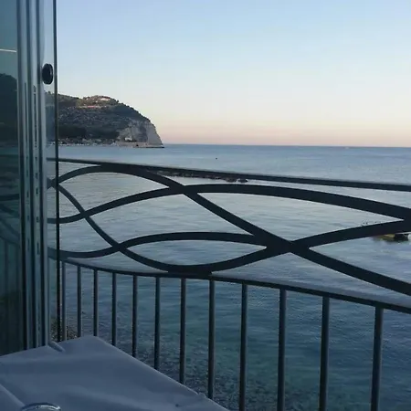 Adriatico Aparthotel 3*