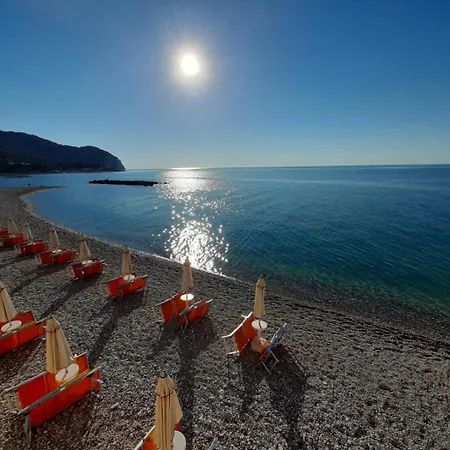 Adriatico Aparthotel 3*