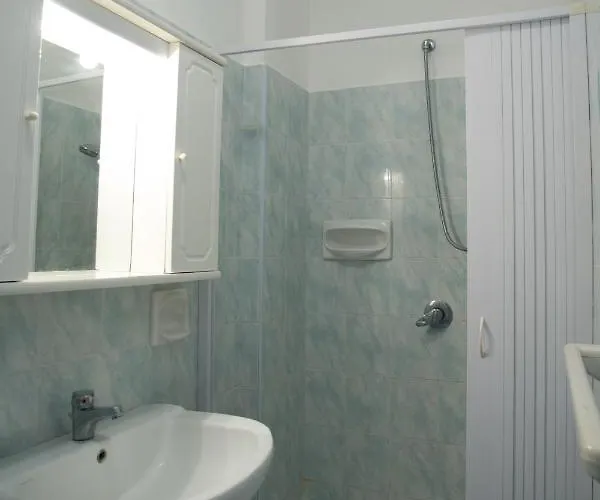 מלון דירות Adriatico 3*